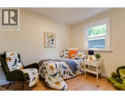 44 GROVE Crescent - 19