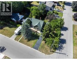 44 GROVE Crescent - 2