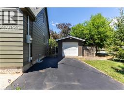 44 GROVE Crescent - 3