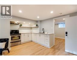 44 GROVE Crescent - 32