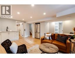 44 GROVE Crescent - 34