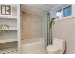 44 GROVE Crescent - 37