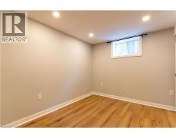 44 GROVE Crescent - 38