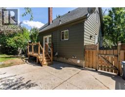 44 GROVE Crescent - 45