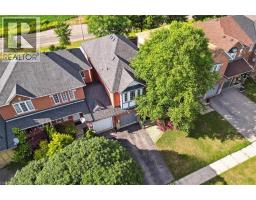 70 MOORE Crescent - 1
