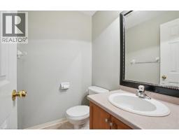 70 MOORE Crescent - 18