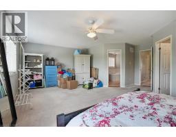 70 MOORE Crescent - 21
