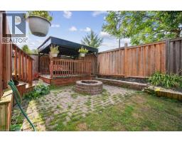 70 MOORE Crescent - 32