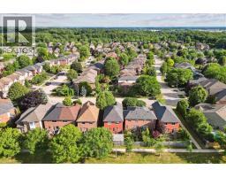 70 MOORE Crescent - 39