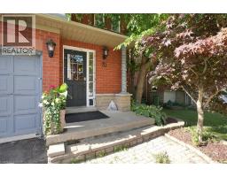 70 MOORE Crescent - 4