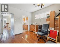 70 MOORE Crescent - 8
