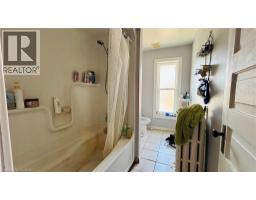 30 REGINA Street N - 18