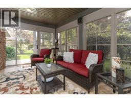 6 WINTERGREEN Crescent - 12
