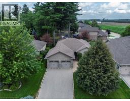 6 WINTERGREEN Crescent - 32