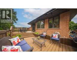 46 BERKLEY Crescent - 34