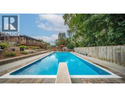 46 BERKLEY Crescent - 38