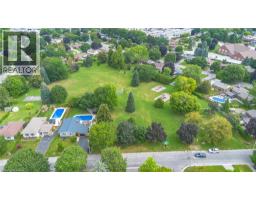 46 BERKLEY Crescent - 43