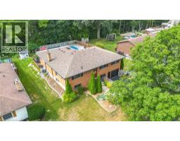 46 BERKLEY Crescent - 47