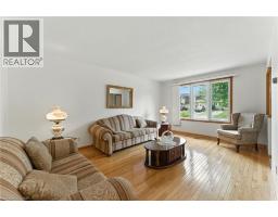 1043 CANFIELD Crescent - 9