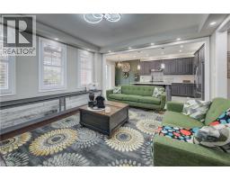 39 WANNAMAKER Crescent - 5
