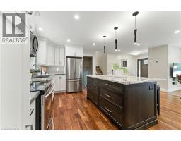 33 SHADYWOOD Crescent - 11