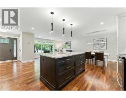 33 SHADYWOOD Crescent - 12