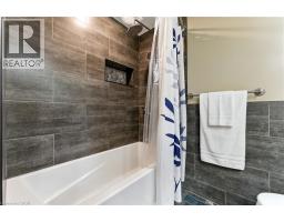 33 SHADYWOOD Crescent - 24