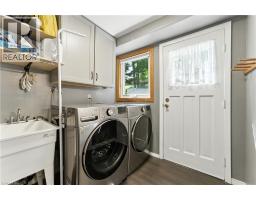 33 SHADYWOOD Crescent - 27