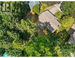 33 SHADYWOOD Crescent - 48