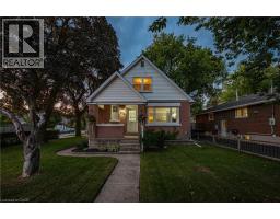 854 GUELPH Street - 3