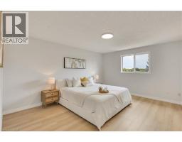 205 HOLBEACH Crescent - 18