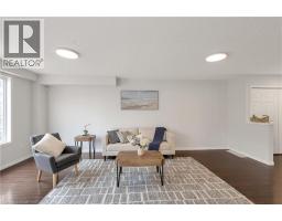 205 HOLBEACH Crescent - 8