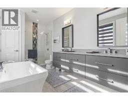 11 SECINARO Avenue - 25