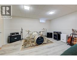 19 HILLBROOK Crescent - 17