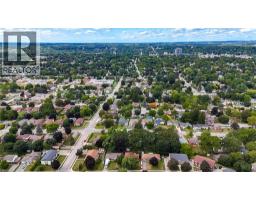 20 TAYLOR Crescent - 46