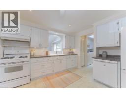 26 LEWIS Crescent - 21