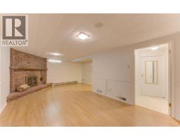 26 LEWIS Crescent - 31