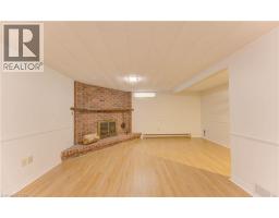 26 LEWIS Crescent - 32