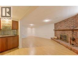 26 LEWIS Crescent - 34