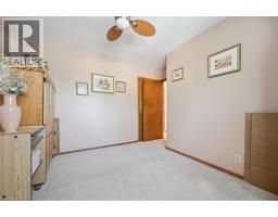 136 FAIRWAY Road N - 17