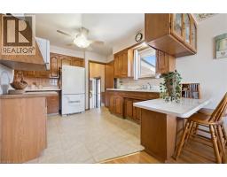 136 FAIRWAY Road N - 19