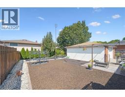 136 FAIRWAY Road N - 39