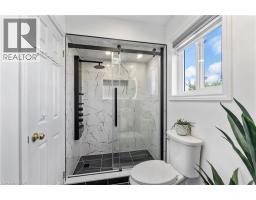 28 HOLLINRAKE Avenue - 30