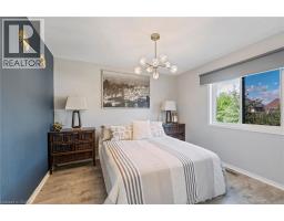 28 HOLLINRAKE Avenue - 31
