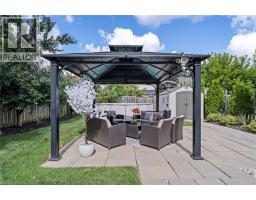 28 HOLLINRAKE Avenue - 44