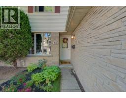 476 KINGSCOURT Drive UnitNo. 15 - 4