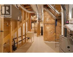 64 GRASSBOURNE Avenue - 40