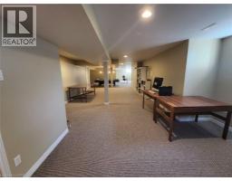 56 KELLY Drive - 33