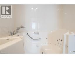 21 RENFREW Street E - 16