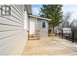 21 RENFREW Street E - 22